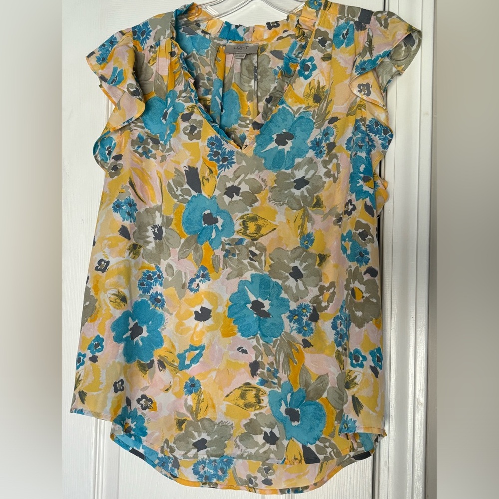 Loft petite large blouse. 23” armpit to armpit. 13 1/2” length.